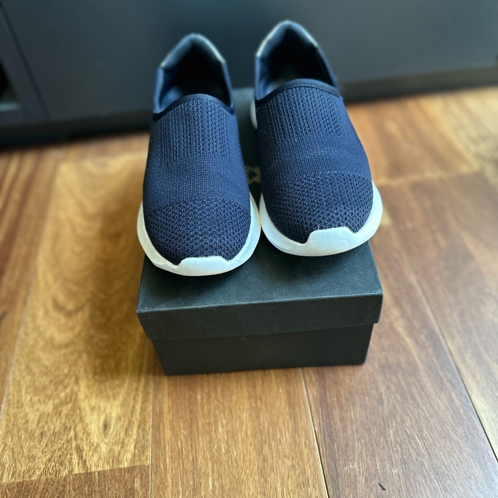 Carvela ultra lite women’s slip on Navy shoes - size 38 - Picture 11 of 11